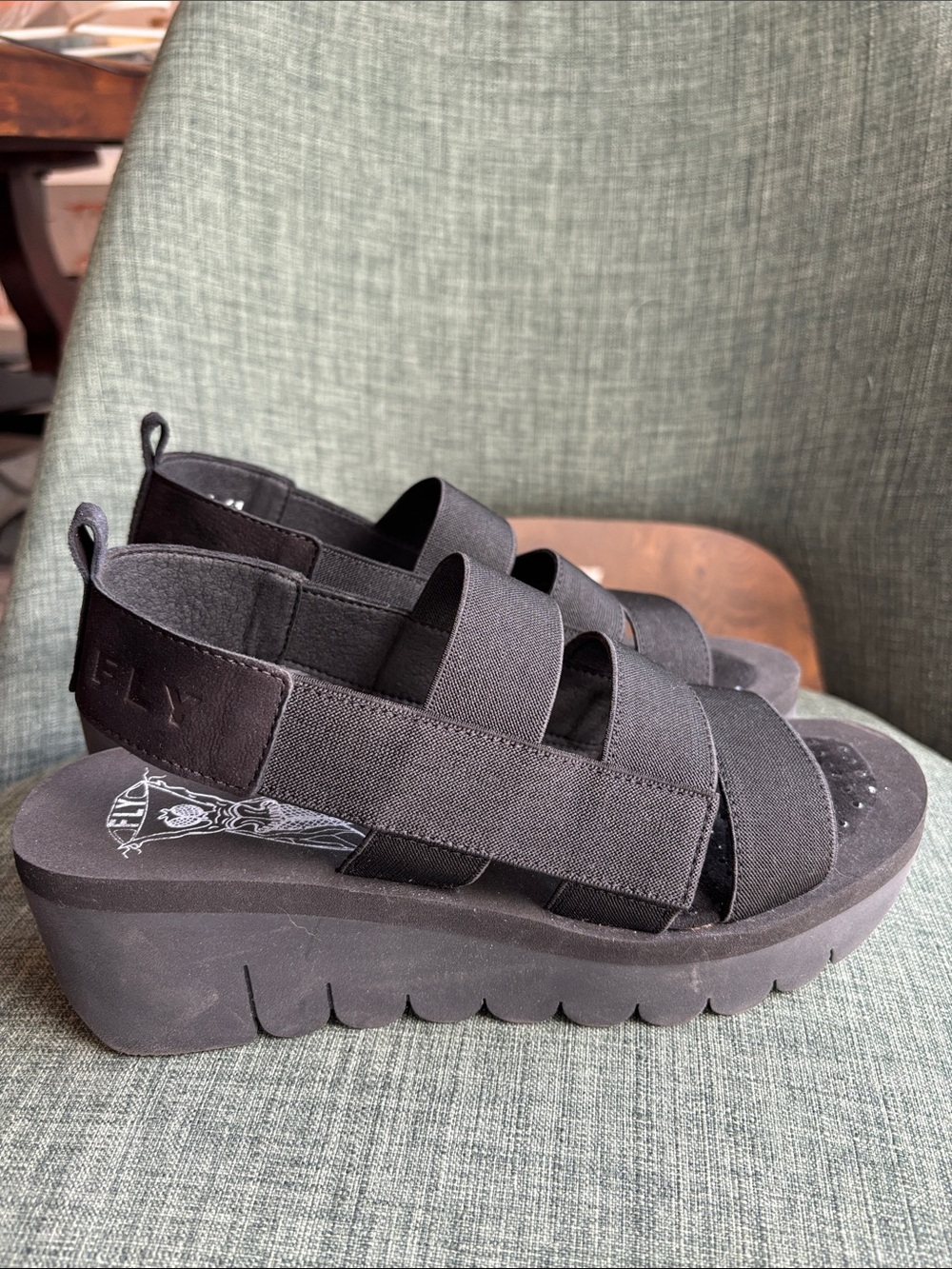 Fly London Women's Yere847fly Sandal Black chunky platform Slide Sandals 9/9.5